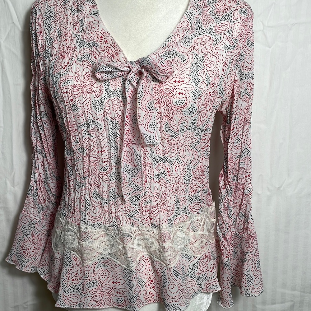 Robbie Bee Long Sleeve, V Neck Top.